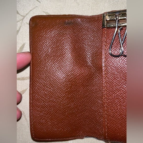 Louis Vuitton Monogram 6 Key Holder - Picture 7 of 16